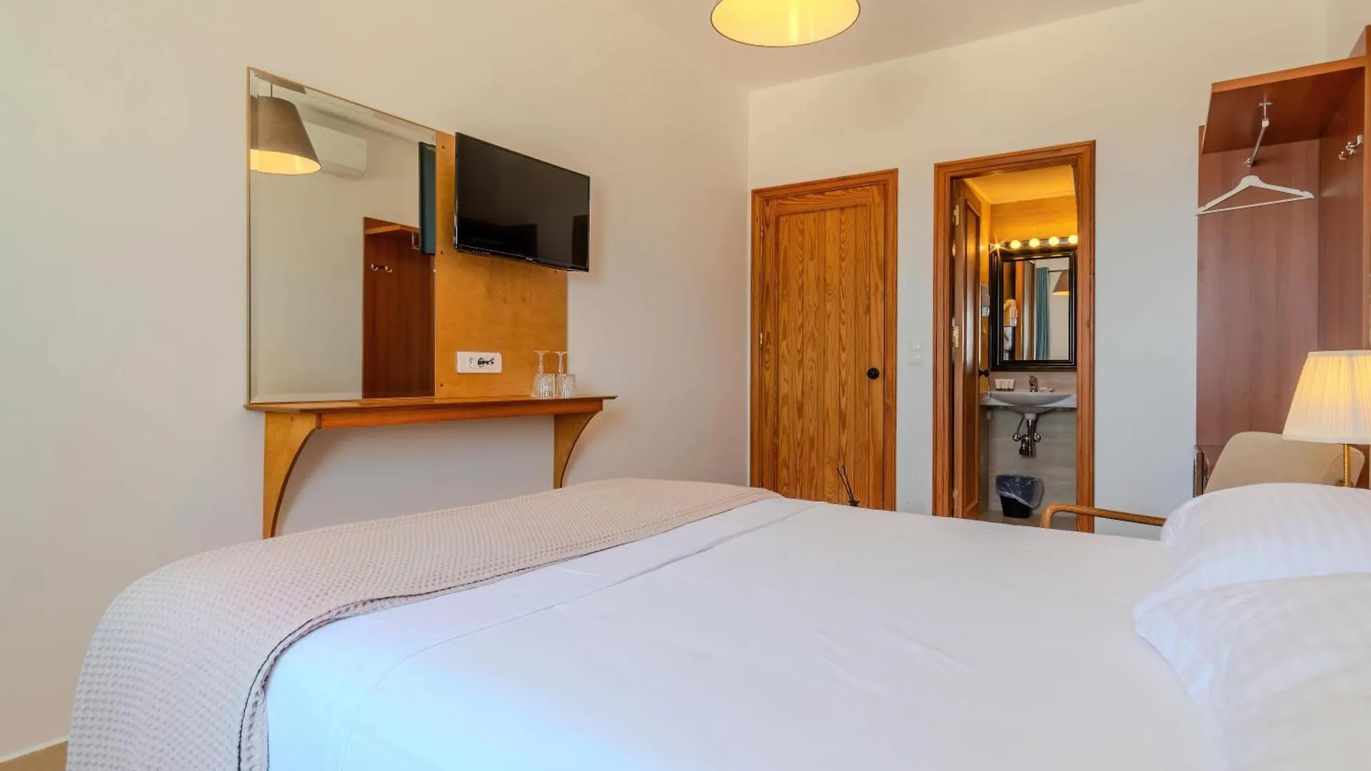 Annapolis Hotel Himare 0*,